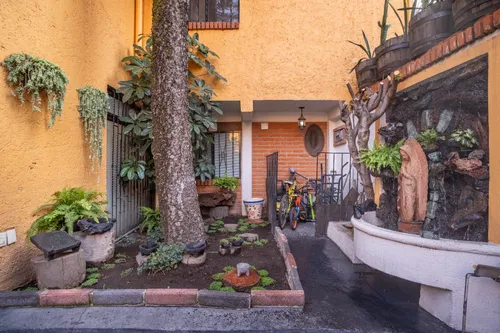Casa Noviembre! Bienvenidos A Su Nuevo Hogar! Esta Hermosa Casa De 4 Habitaciones 6 Baños, Terraza Con Sauna, Chimenea, Jardin Interior, Cuarto De Juegos Y Lavanderia. Que Combina Confort Y Estilo