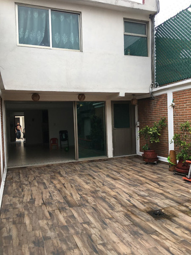 Rento Casa Pequeña,con Ámplia Terraza, Enfrente De Mundo E, Viveros De La Loma,