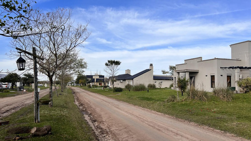 Terreno En Barrio Los Bretes Colón 