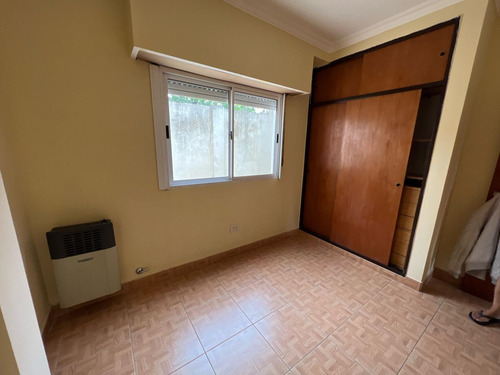 Alquilo Excelente Piso En Caseros De 3 Ambientes Grandes Con Terraza Y Patio Propio!! F: 4571