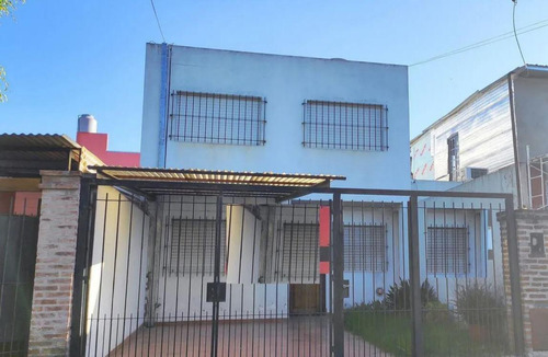 Casa En Venta - 4 Dormitorios, 2 Baños - 115mts2 - Altos De San Lorenzo, La Plata