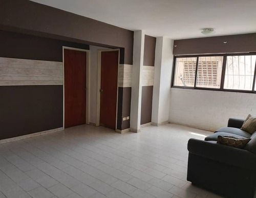 Imagen 2 de 10 de Apartamento En Venta ,el Centro ,maracay.