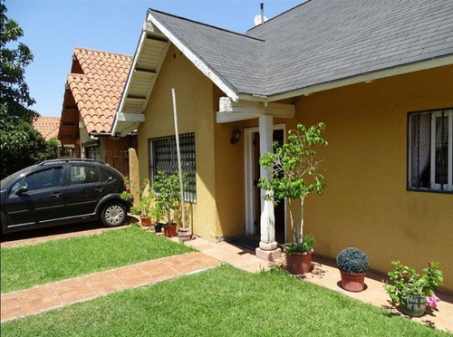 Casa En Venta De 4 Dorm. En La Florida