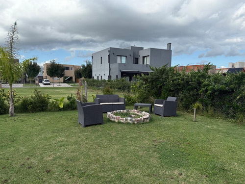 Casa En Venta 4 Dormitorios Barrio Santo Tomas Pilar
