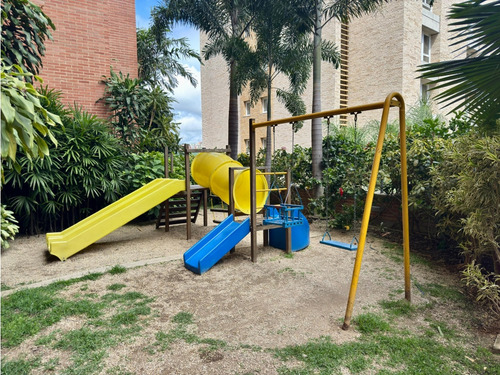 Hermoso Apartamento En Alquiler En Lomas De Las Mercedes 216,67 M2