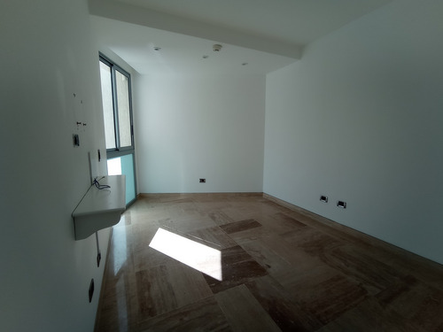 Imagen 21 de 30 de Vendo Apto 268m2 4h/6b/4p Colinas De Tamanaco 8942