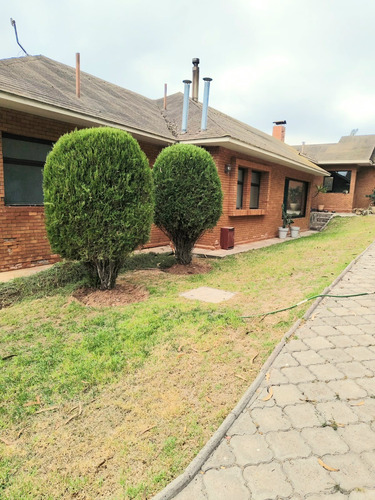 Casa En Agradable Condominio/ Cerro Grande