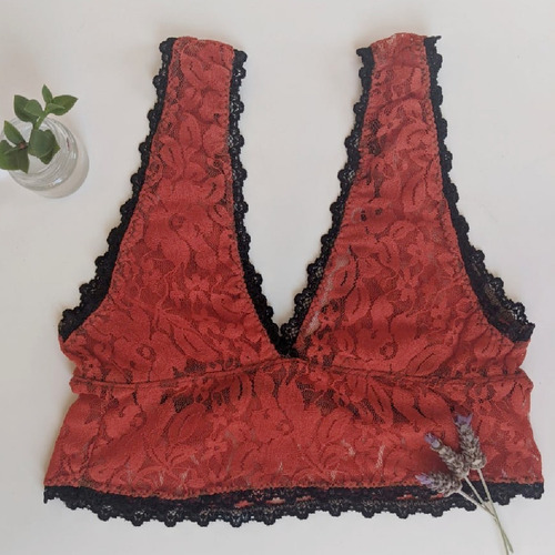 Top Encaje Amor Libre 4 Colores 11 Talles
