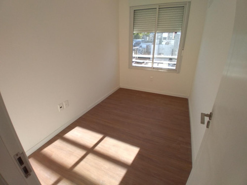 2 Dormitorios En Venta. Piso Alto, Soleado Y Despejado.