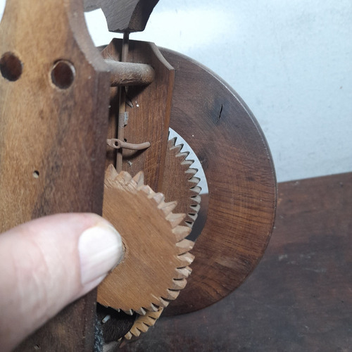 Imagem 6 de 10 de Relógio Madeira Parede Da Vinci Estragado Não Da Conserto