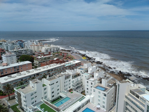 Apartamento En Zona De Peninsula Con Hermosa Vista A Playa Brava - Ref: 11575