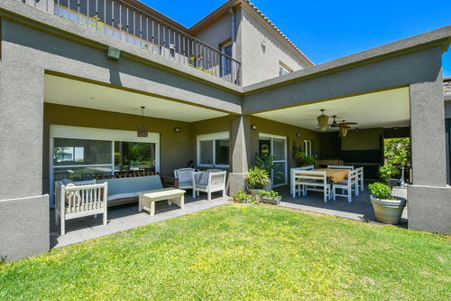 Casa De 3 Dormitorios - Pileta Y Galería Con Parrillero - Fisherton