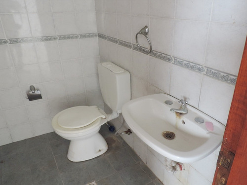 Imagen 6 de 10 de Local Comercial En San Clemente (cos 28)