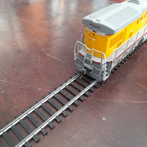 Imagem 5 de 7 de Locomotiva Ho Ge C30-7 Up 2423 Atlas 9 Polegadas /13