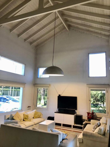 Casa En Venta En Barrio Santa Ana Moreno