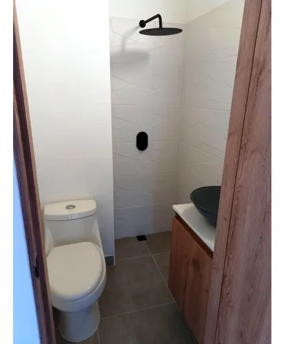 Apartamento En Las Palmas, Piso 4