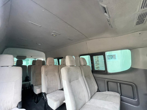 Imagen 11 de 13 de Nissan Urvan 2015 2.5 15 Pas Amplia Aa Mt