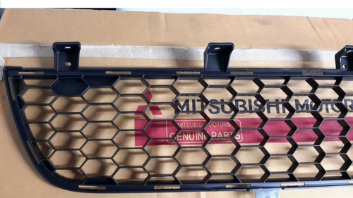 Imagen 2 de 8 de Rejilla Parachoque Del. Original Mitsubishi L200 2010-2015