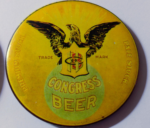 2 Medalhão Espelhinho De Bolso Posto Esso E Congress Beer