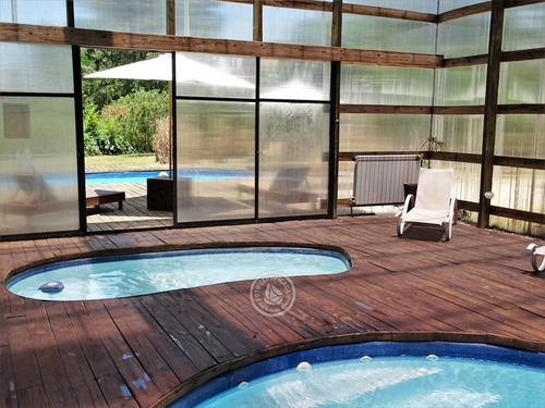 Casa Dos Plantas Con Piscinas Para 6p En Punta Colorada