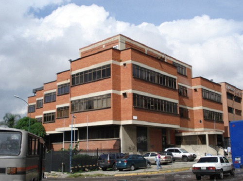 Edificio Con Excelente Ubicacion En La Urbina