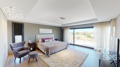 Casa En Venta Al Río 3 Dormitorios En El Yacht, Nordelta