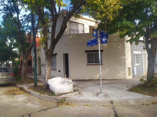 Casa Ph En Martinez 2 Ambientes, Con Patio En Planta Alta. Cerca De La Plaza.