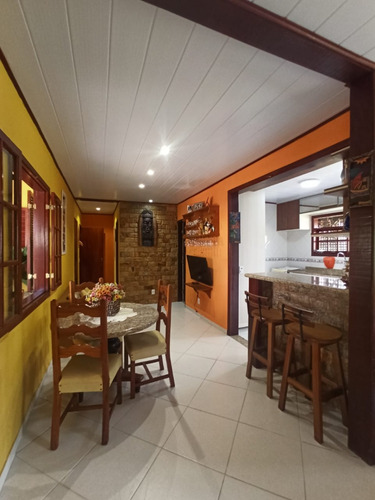 Ótima Casa Completa, Arejada Em Local Privilegiado.