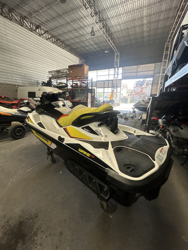 Moto De Agua Seadoo Wake 215 2015