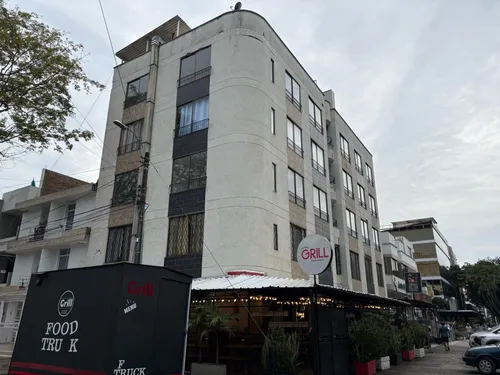 Edificio En Venta En El Ingenio Iii. Cod V8562