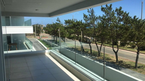 Venta De Apartamento 3 Dormitorios En Playa Mansa
