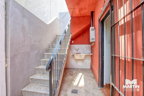 Imagen 17 de 30 de Depósito Y Casa De 3 Ambientes Con Patio Terraza Y Cochera Varios Autos