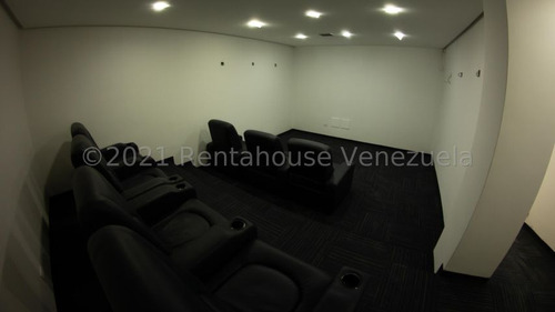 Imagen 12 de 14 de Casa En Venta En Cumbres De Curumo 21-25149 Carolina Fermoso 0424-2083128