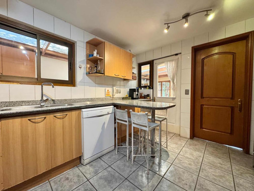 Impecable Venta Los Castaños A Pasos Colegió Newland