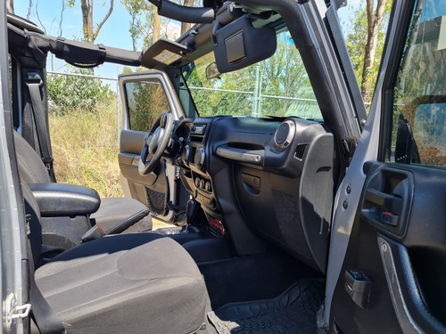 Imagen 3 de 8 de Jeep Wrangler 2016 3.6 Unlimited Sport 4x4 At