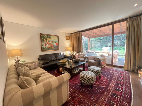 Casa En Venta De 4 Dorm. 4 Baños En Condominio En Las Condes