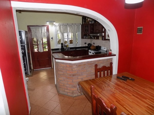 Imagen 11 de 30 de Chalet De 4 Ambientes Desarrollado En 2 Plantas.