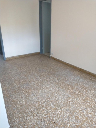 Imagen 5 de 13 de Excelente Ph 2 Ambientes Con Entrada Independiente Reciclado A Nuevo, Patio. Exc Ubicación.