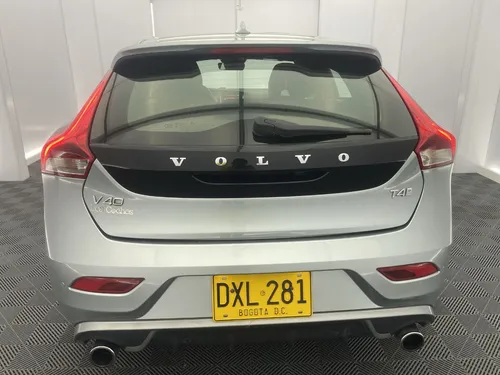 Volvo V40 2.0 T4 Drive-E R-DESIGN AT
