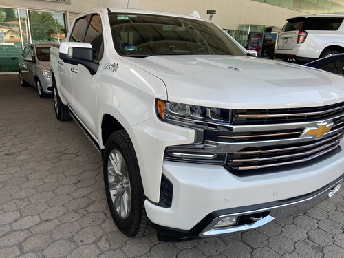 Imagen 4 de 11 de Chevrolet Cheyenne 2019 6.2 V8 Doble Cabina High Country 4x4