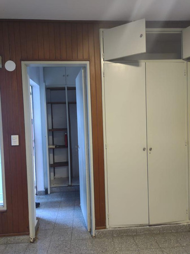 Chalet En Zona Residencial 4 Ambientes. 2 Dormitorios Y Escritorio. Jardín Cochera- La Lucila