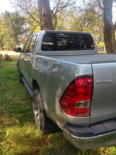 Imagen 2 de 13 de Toyota Hilux 2018 2.8 Cd Srx 177cv 4x2 At