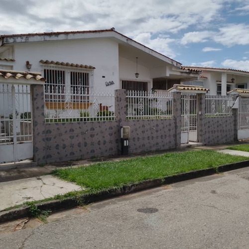 En Venta Casa Quinta En Trigal Norte Valencia En Calle Cerrada, 230078 Acv