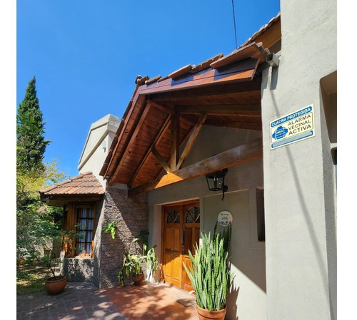 Imagen 3 de 22 de Venta - Excelente Casa En Calle Chimondegui Al 800