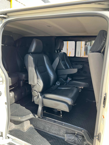 Toyota Hiace 2.8 Tdi Furgón 6at L1h1 3a 4p