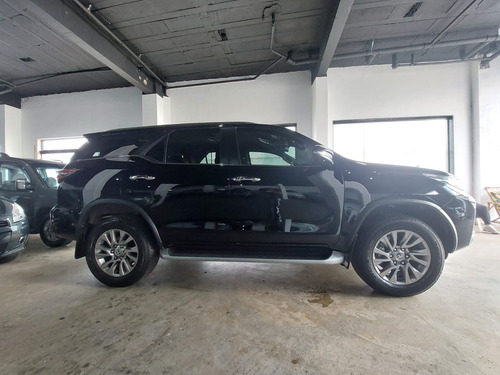 Toyota Hilux SW4 SRX