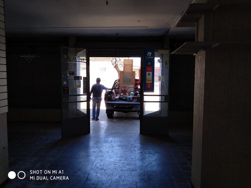 Imagen 2 de 5 de Local Comercial Con Renta