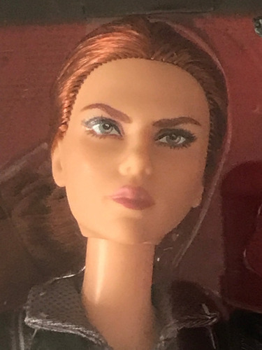 Barbie Black Widow Marvel Viuda Negra Signature Series Matte (Usado)