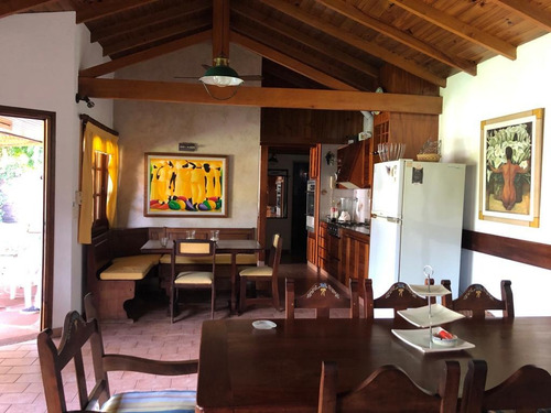 Imagen 5 de 9 de Venta Villa Martelli Barrio Parque Chalet Jardin Piscina