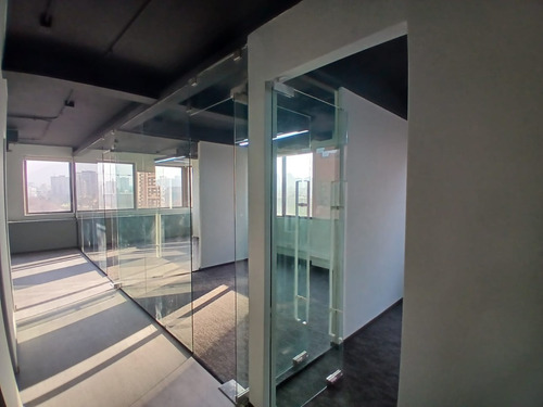 Excelente Oficina Recién Remodelada De 338m2 De Planta Libre